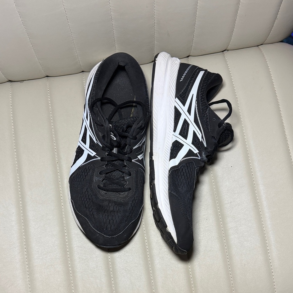ASICS Black and White Men's Running Shoes 10.5